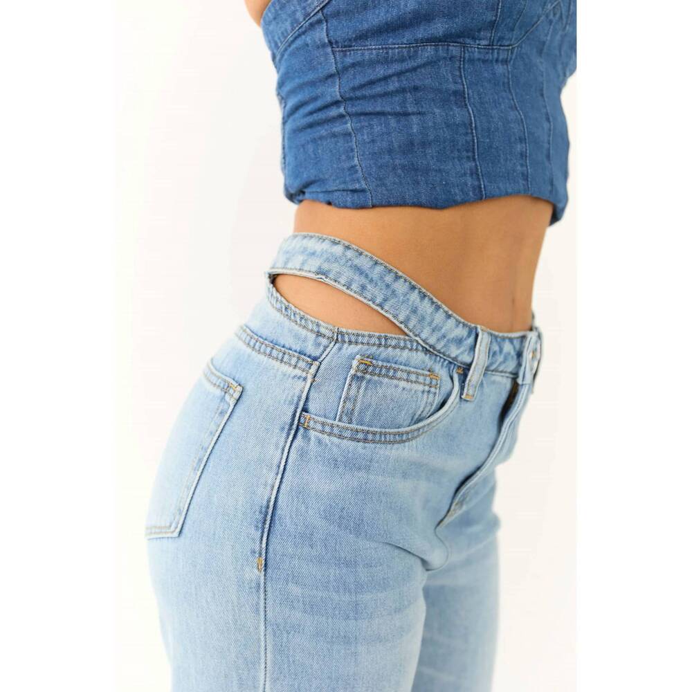 NEW CEROS cutout waistband detail straight leg jeans in light blue - Picture 4 of 5